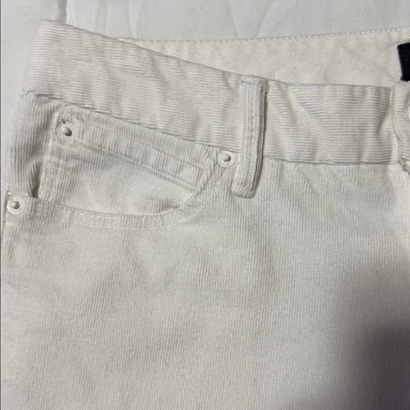 Women’s EUC Banana Republic, Ryan fit, winter white corduroy jeans. Size 6 - Picture 6 of 8